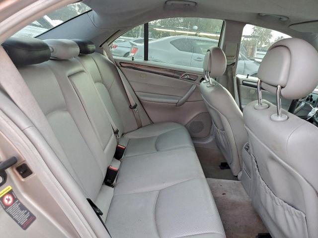 Mercedes-Benz C-Class 240 Image 6