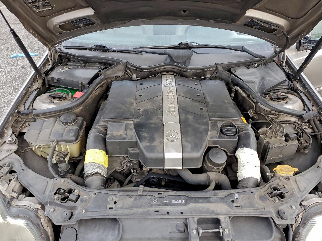 Mercedes-Benz C-Class 240 Image 9