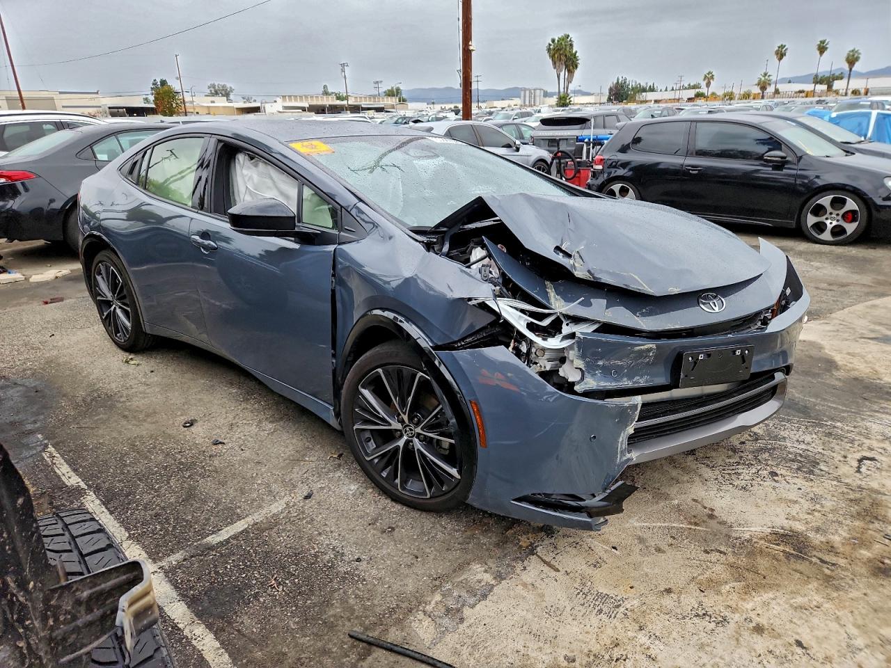 Toyota Prius Le Image 3