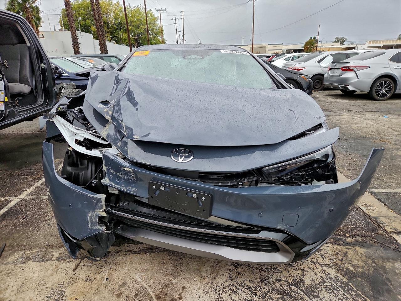 Toyota Prius Le Image 10