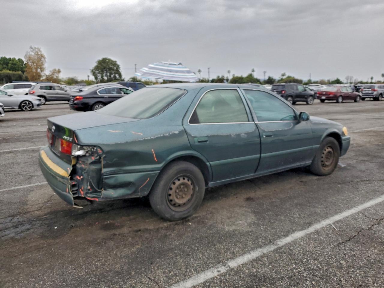 Toyota Camry Ce Image 12