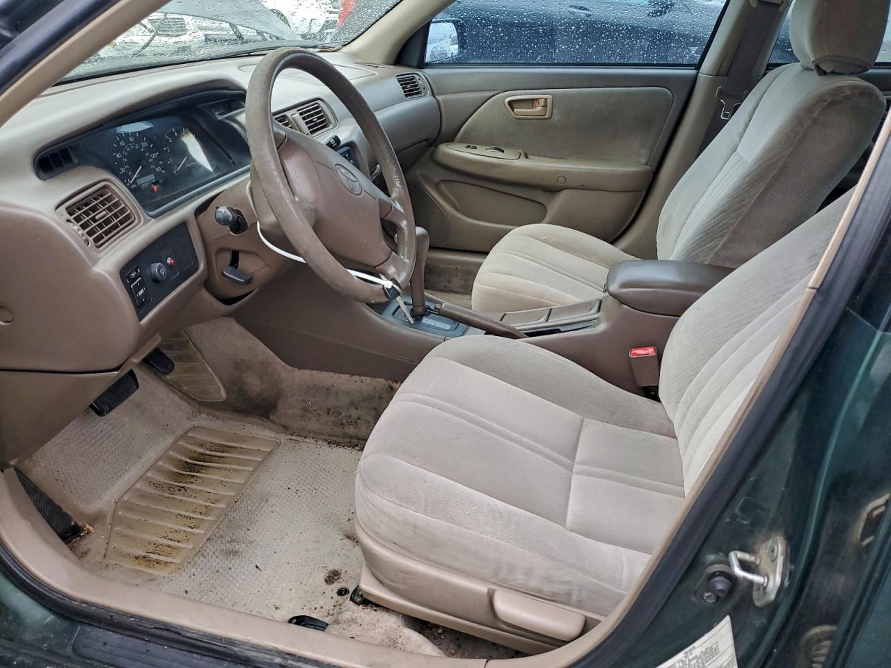 Toyota Camry Ce Image 6