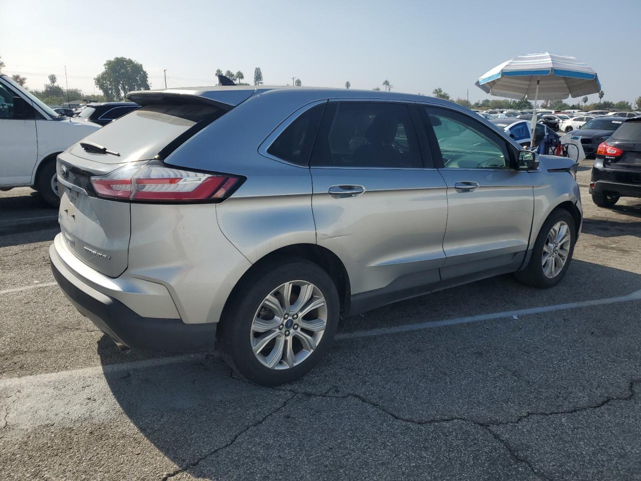Ford Edge Titanium Image 3