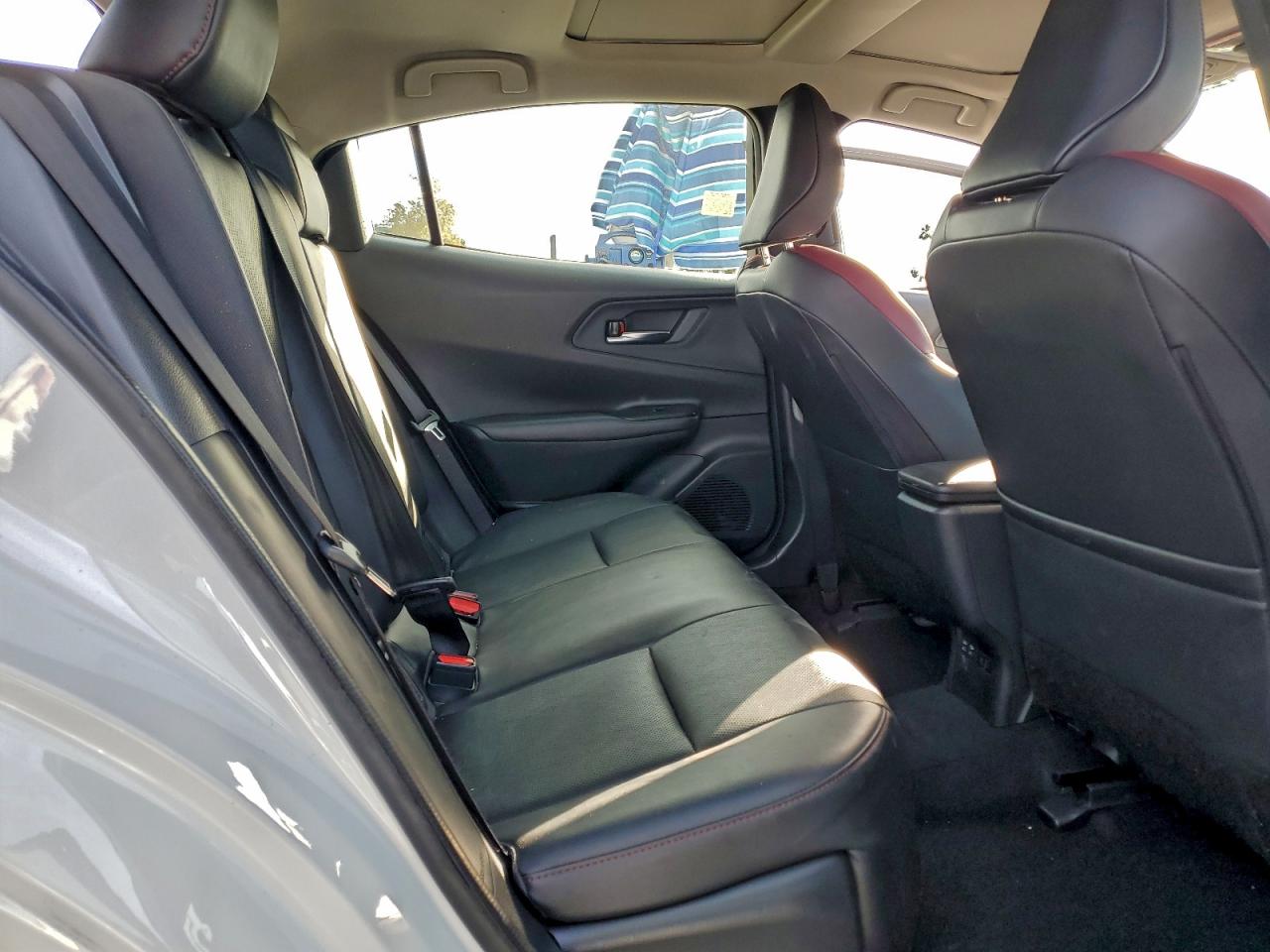 Toyota Prius Se Image 8