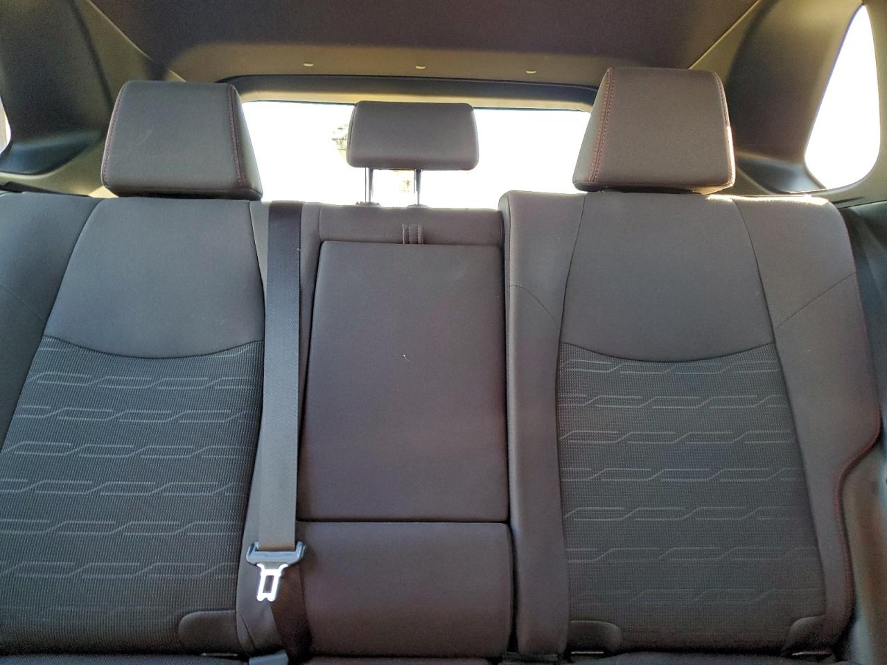 Toyota RAV4 Se Image 10