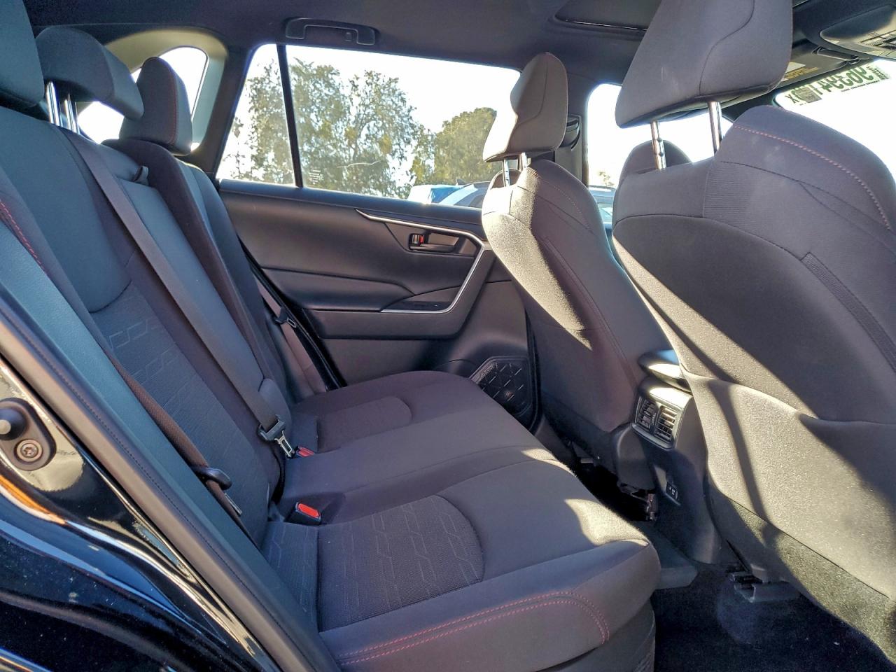 Toyota RAV4 Se Image 9