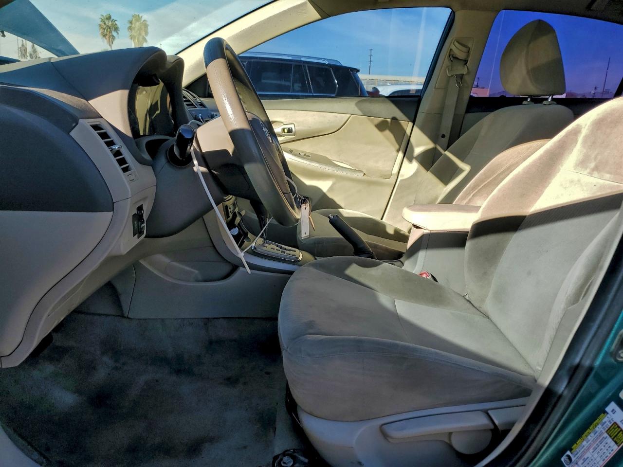 Toyota Corolla Base Image 8