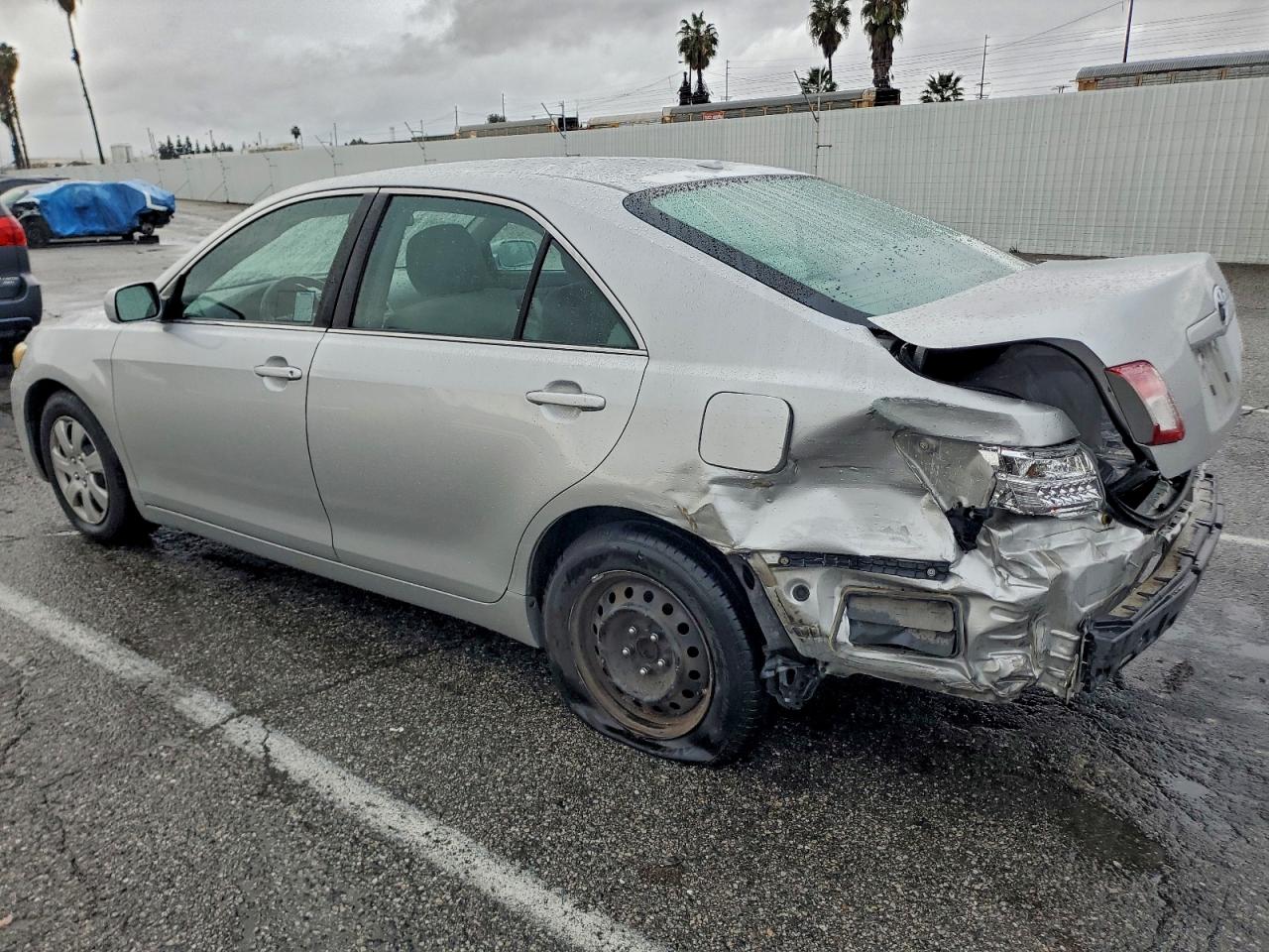 Toyota Camry Base Image 3