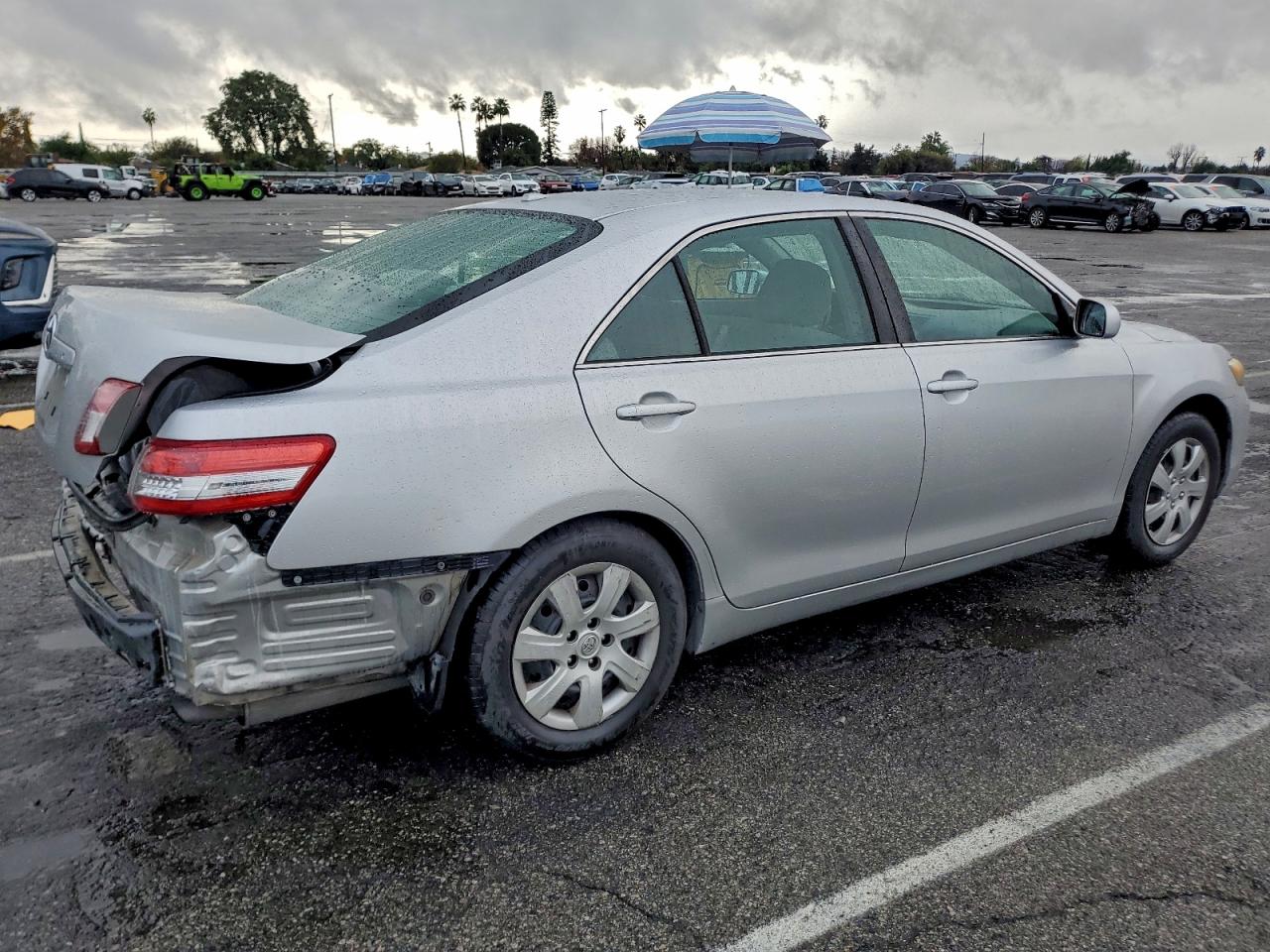 Toyota Camry Base Image 2