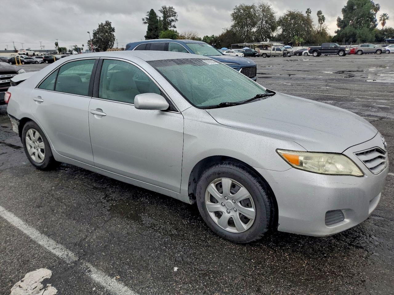 Toyota Camry Base Image 6