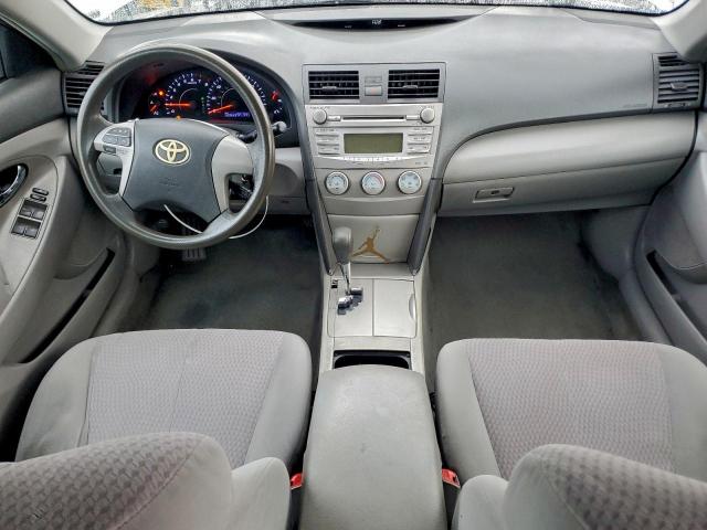 Toyota Camry Base Image 8