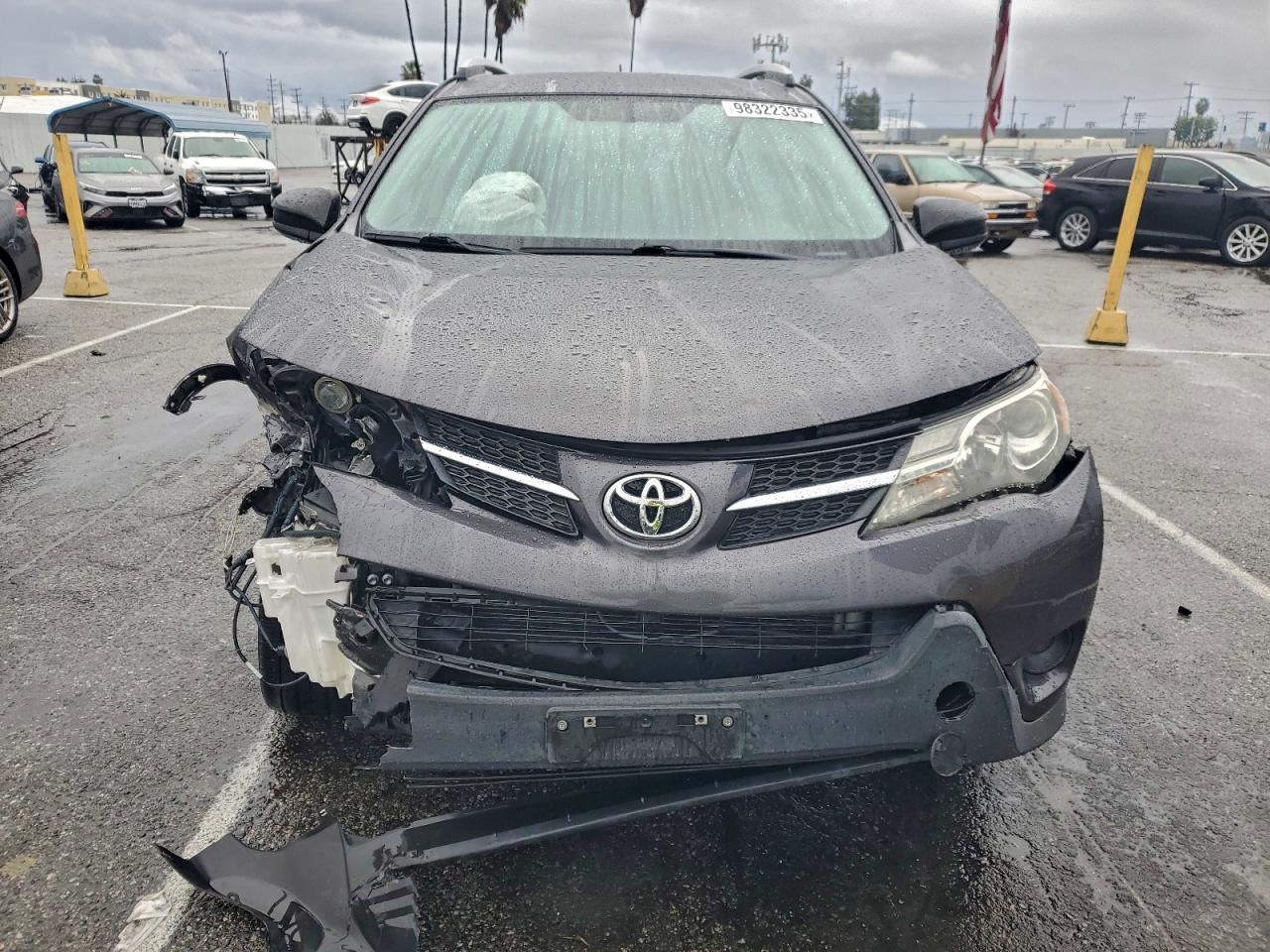 Toyota RAV4 Le Image 11