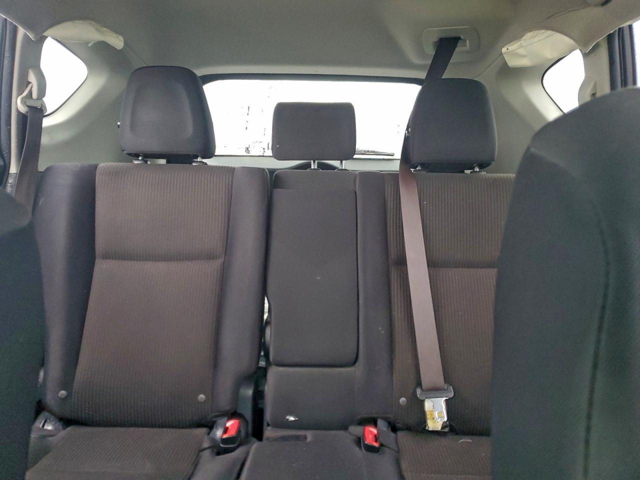 Toyota RAV4 Le Image 6