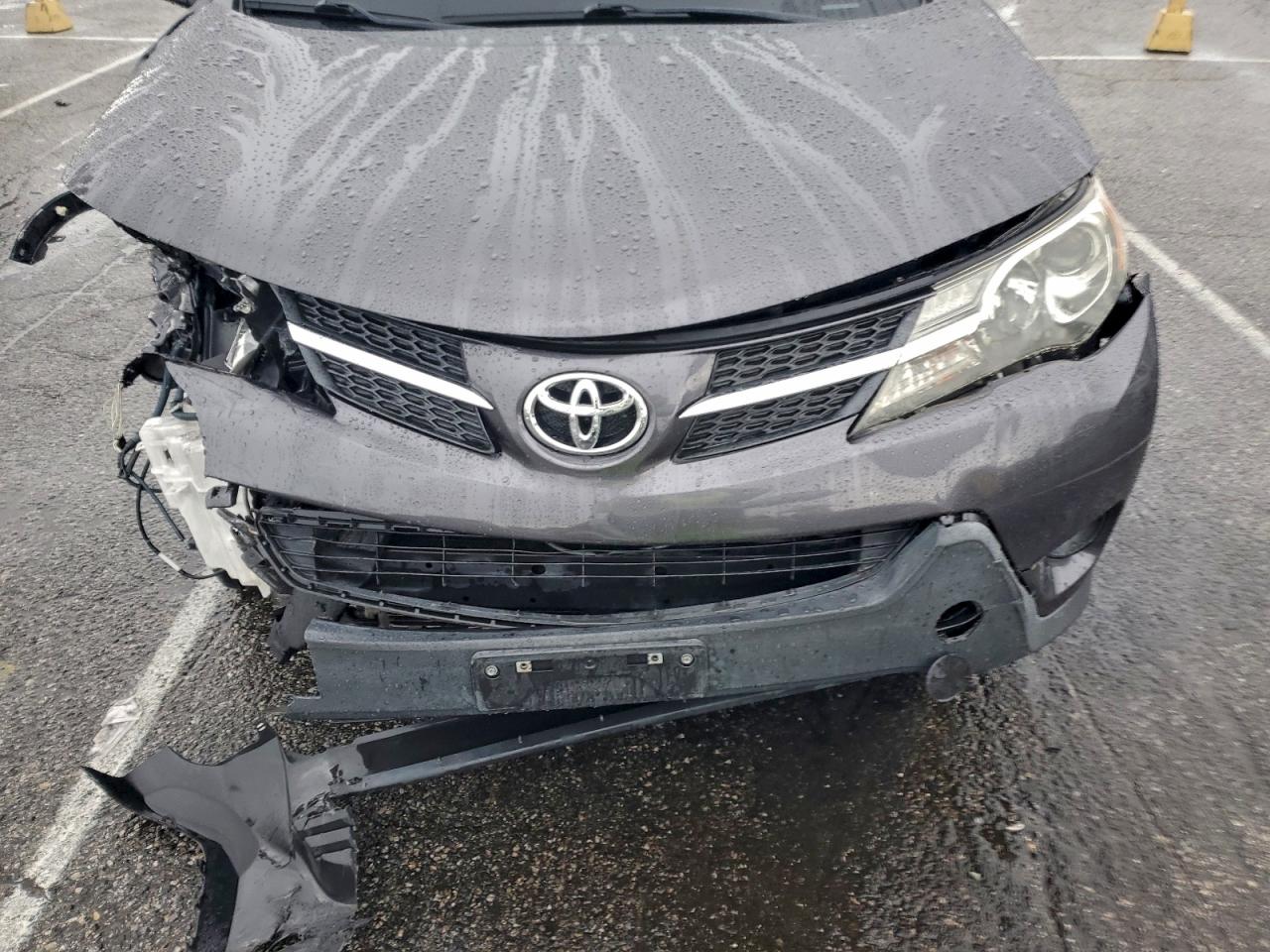 Toyota RAV4 Le Image 5