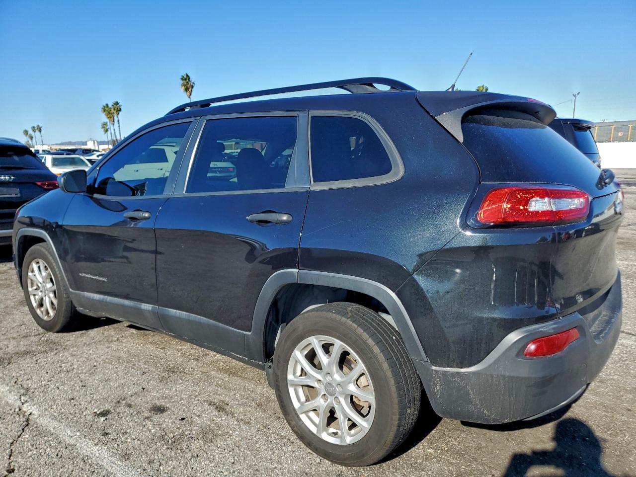 Jeep Grand Cherokee Sport Image 8