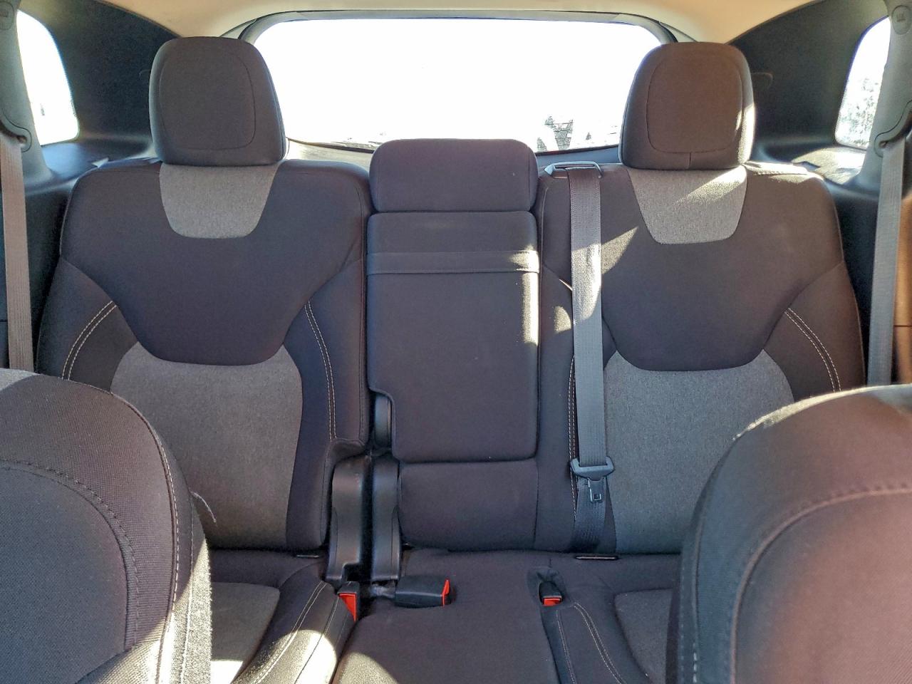 Jeep Grand Cherokee Sport Image 11