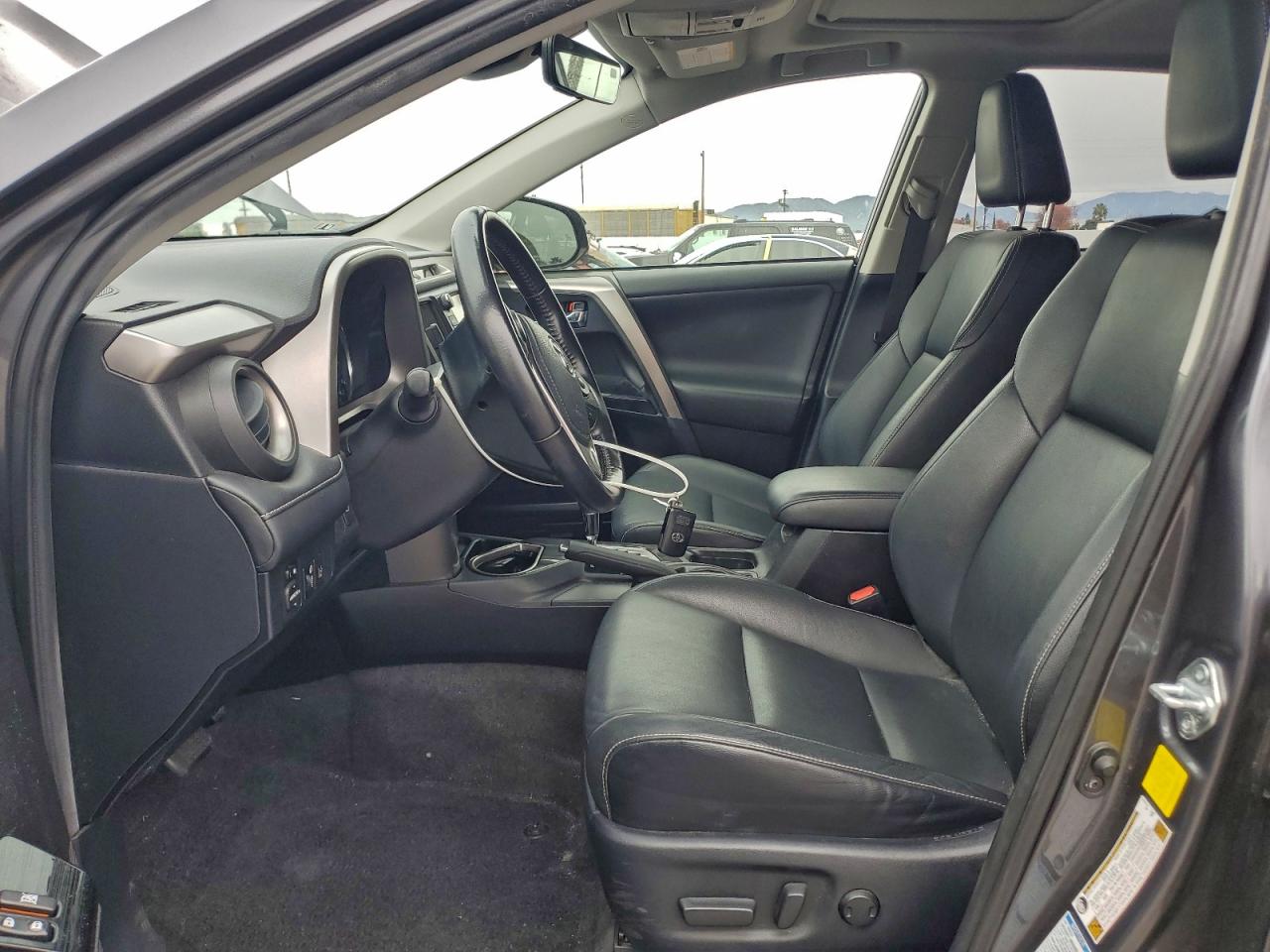 Toyota RAV4 Limited Image 4