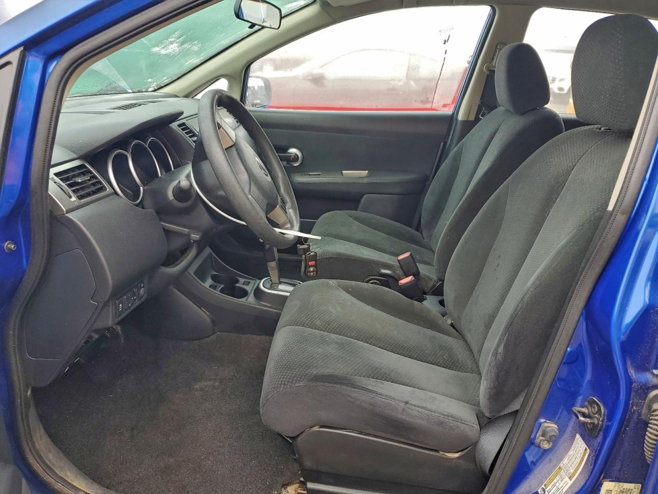 Nissan Versa S Image 8