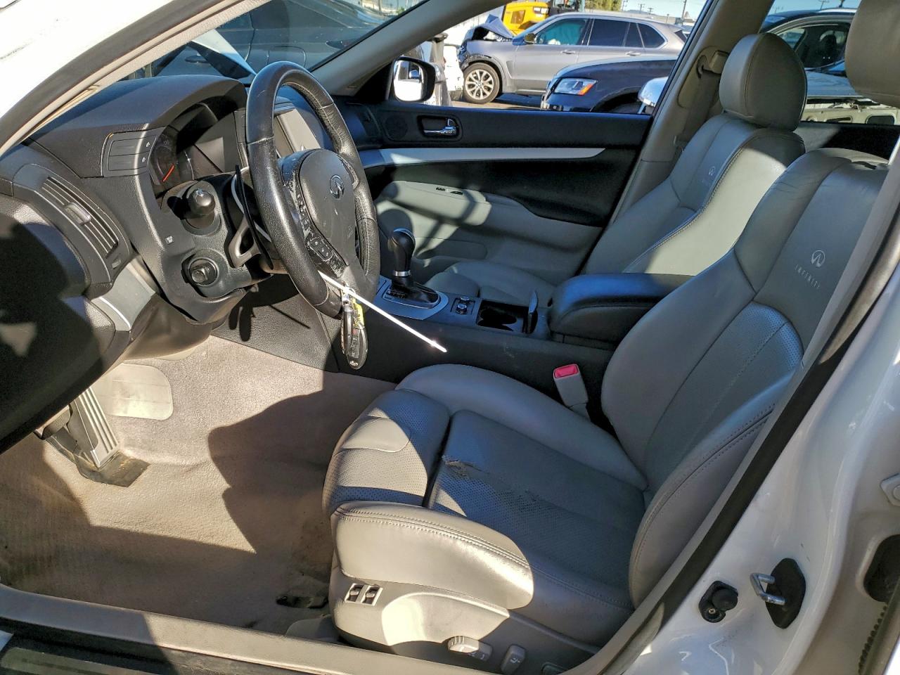 INFINITI G37 Base Image 9