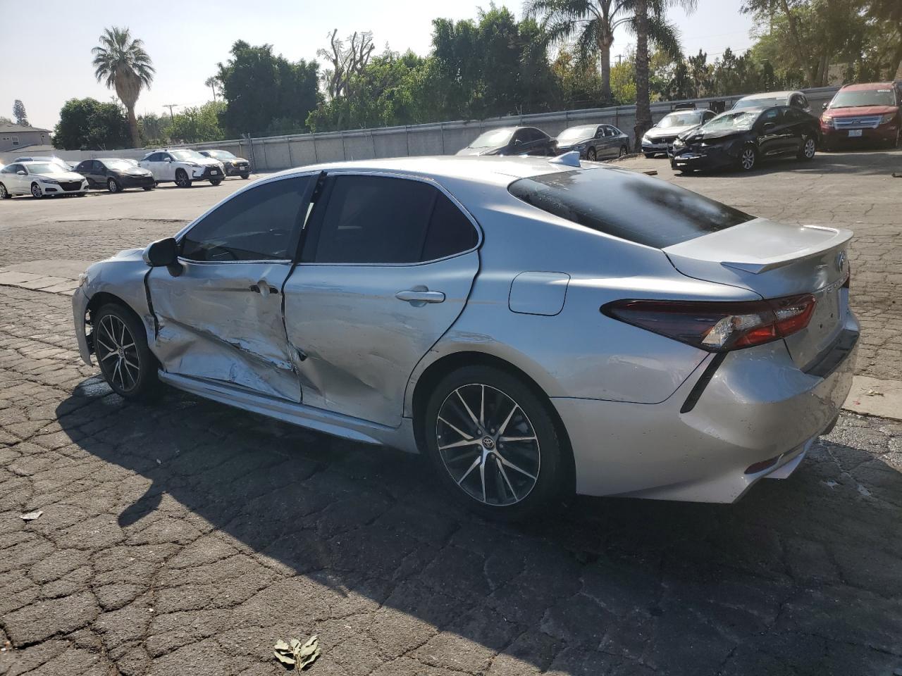 Toyota Camry Se Image 3