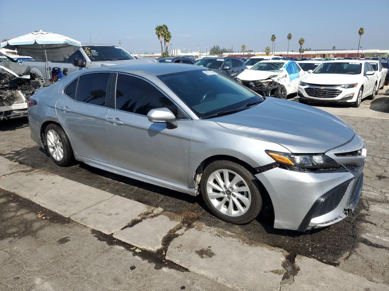 Toyota Camry Se Image 8