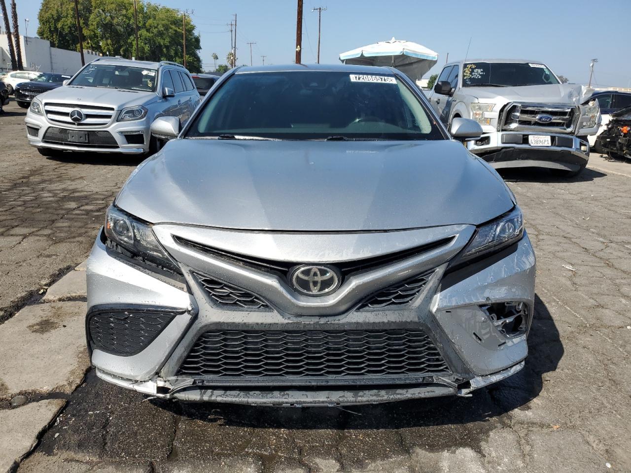 Toyota Camry Se Image 10