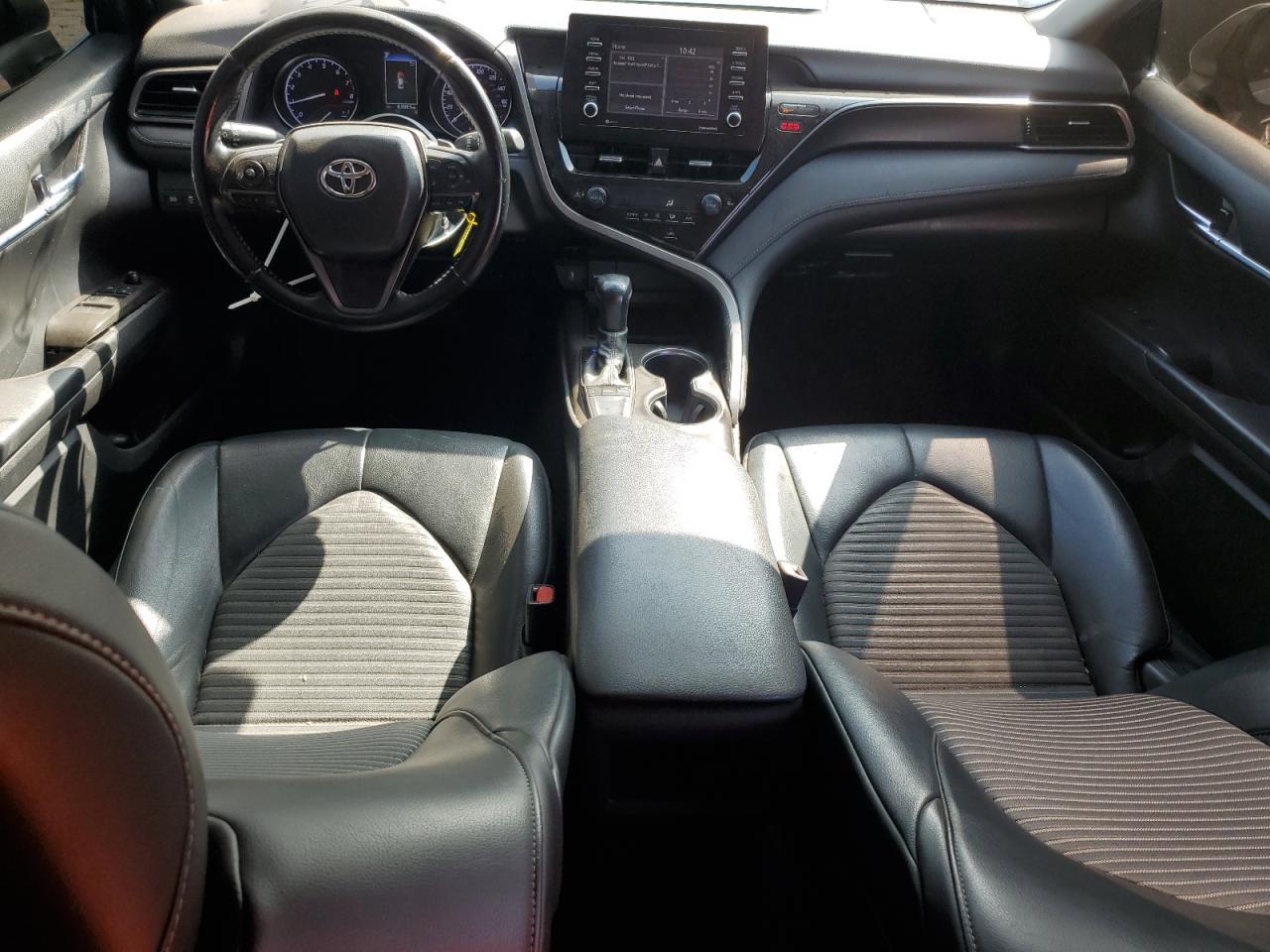 Toyota Camry Se Image 11