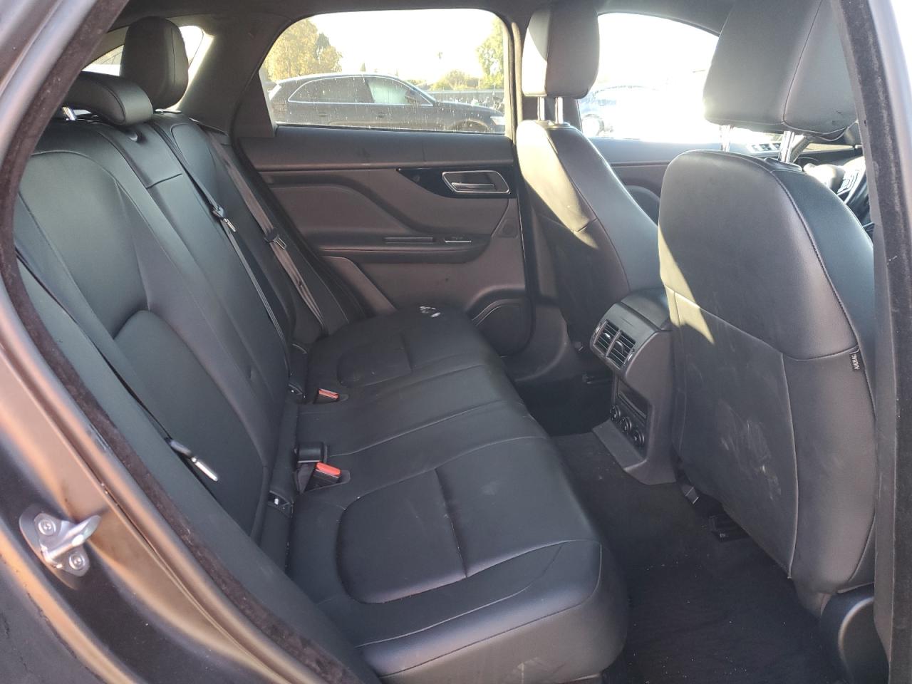 Jaguar F-PACE Premium Image 13