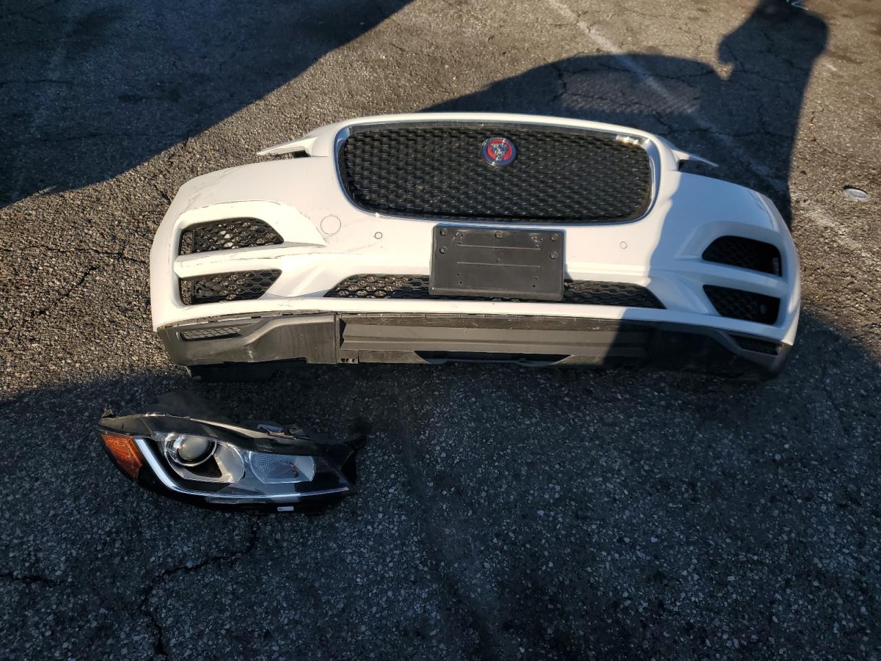 Jaguar F-PACE Premium Image 11