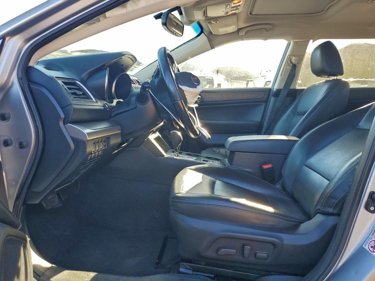 Subaru Outback 2.5i Limited Image 8