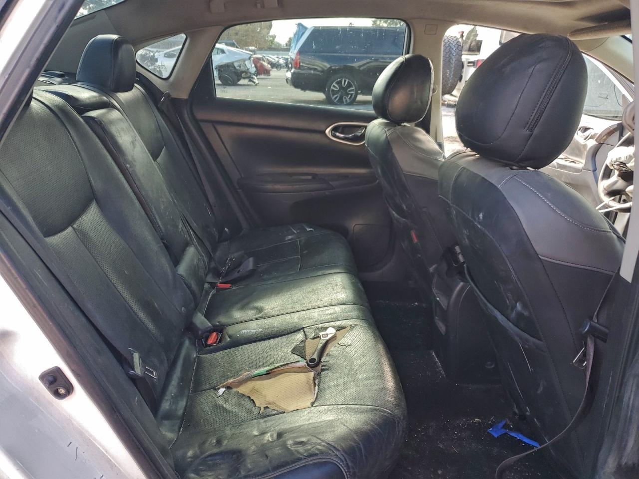 Nissan Sentra S Image 4