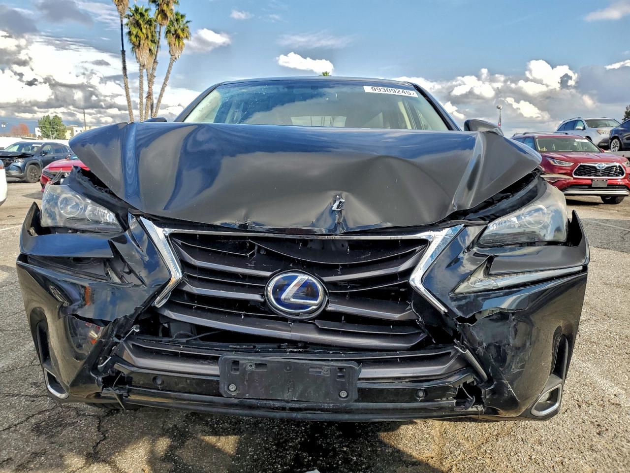 Lexus NX 300h Image 4