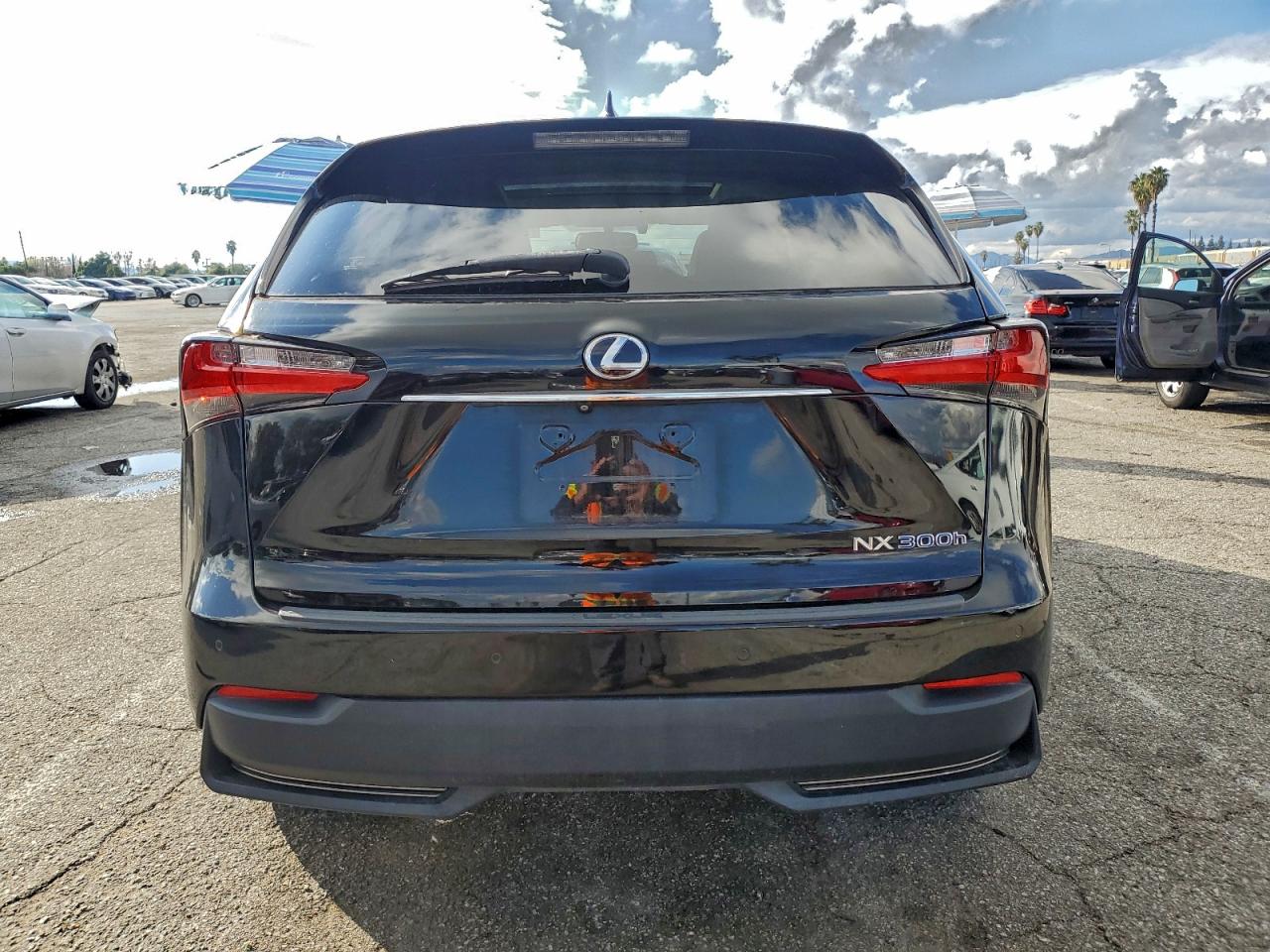 Lexus NX 300h Image 7