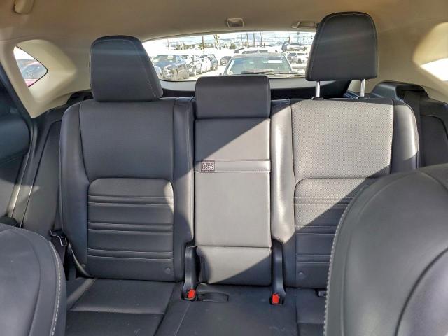 Lexus NX 300h Image 10