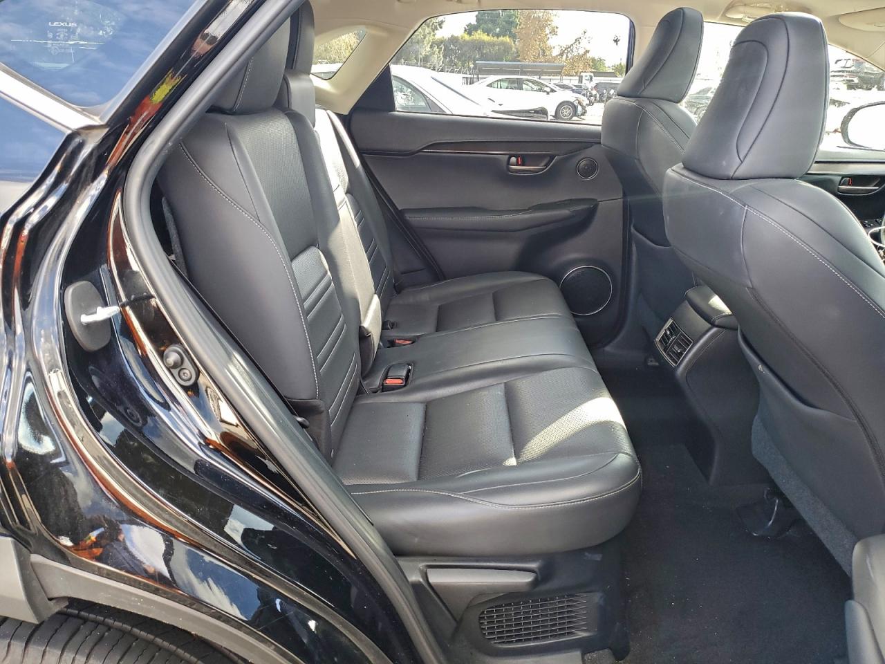 Lexus NX 300h Image 12