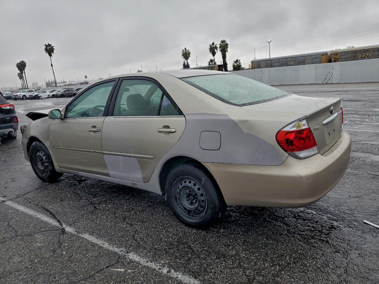 Toyota Camry Le Image 2