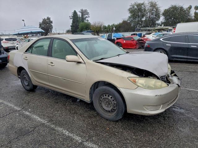 Toyota Camry Le Image 4