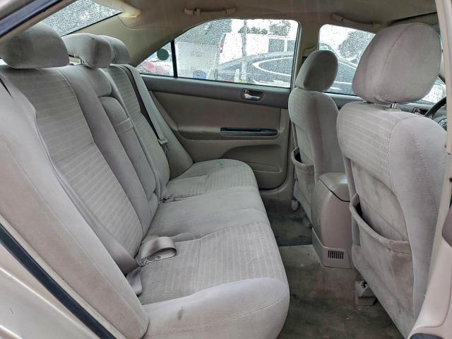 Toyota Camry Le Image 9