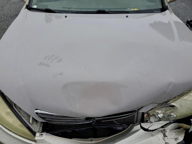 Toyota Camry Le Image 8