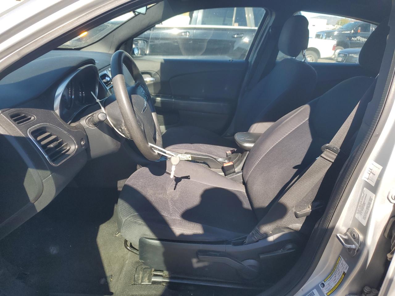 Chrysler 200 Lx Image 4