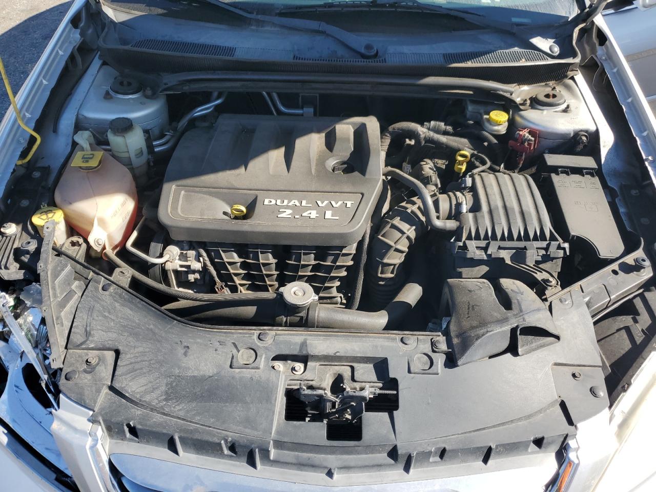 Chrysler 200 Lx Image 9