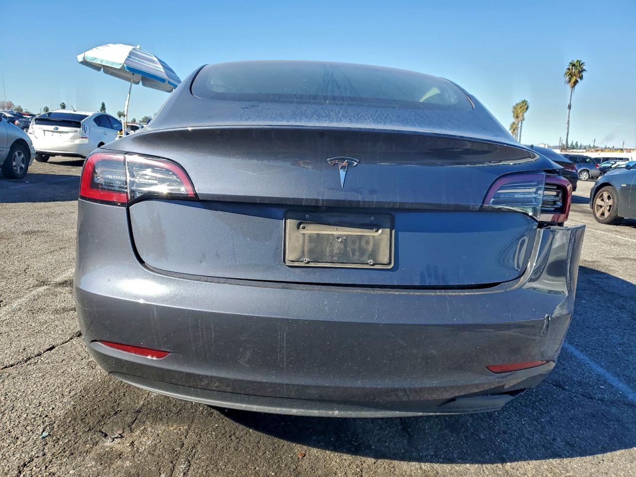 Tesla Model 3 Image 4