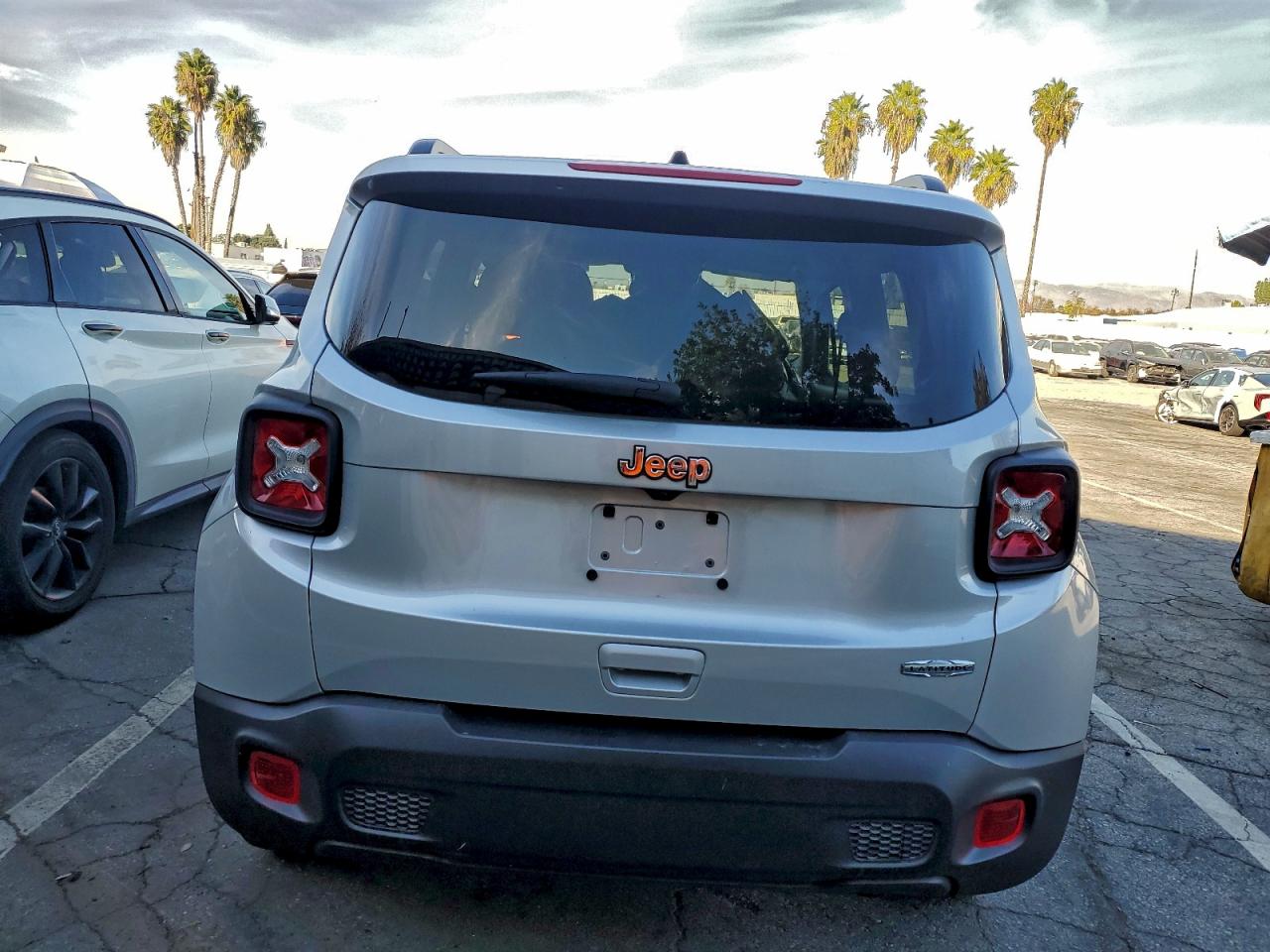 Jeep Renegade Latitude Image 12