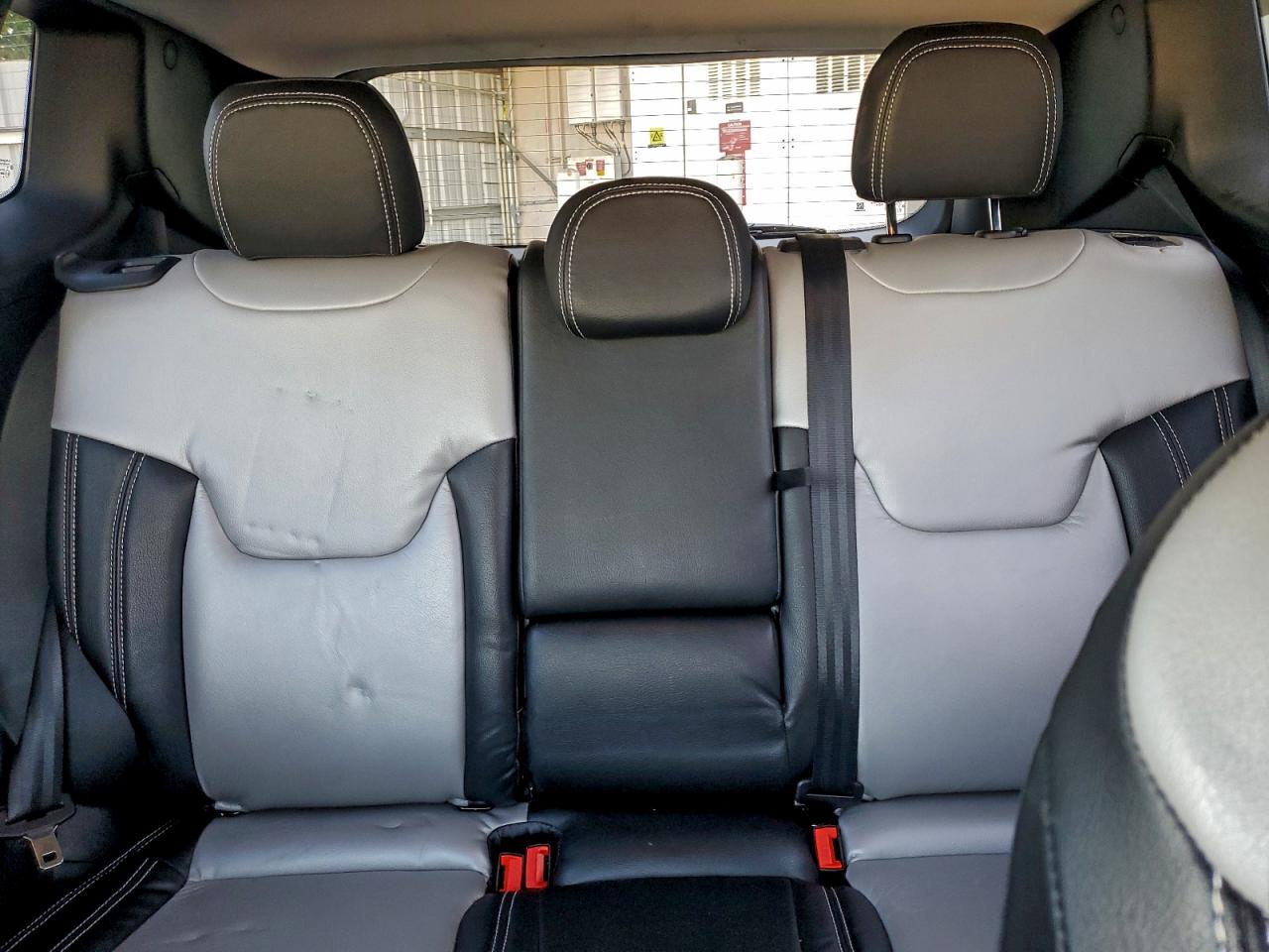 Jeep Renegade Latitude Image 9