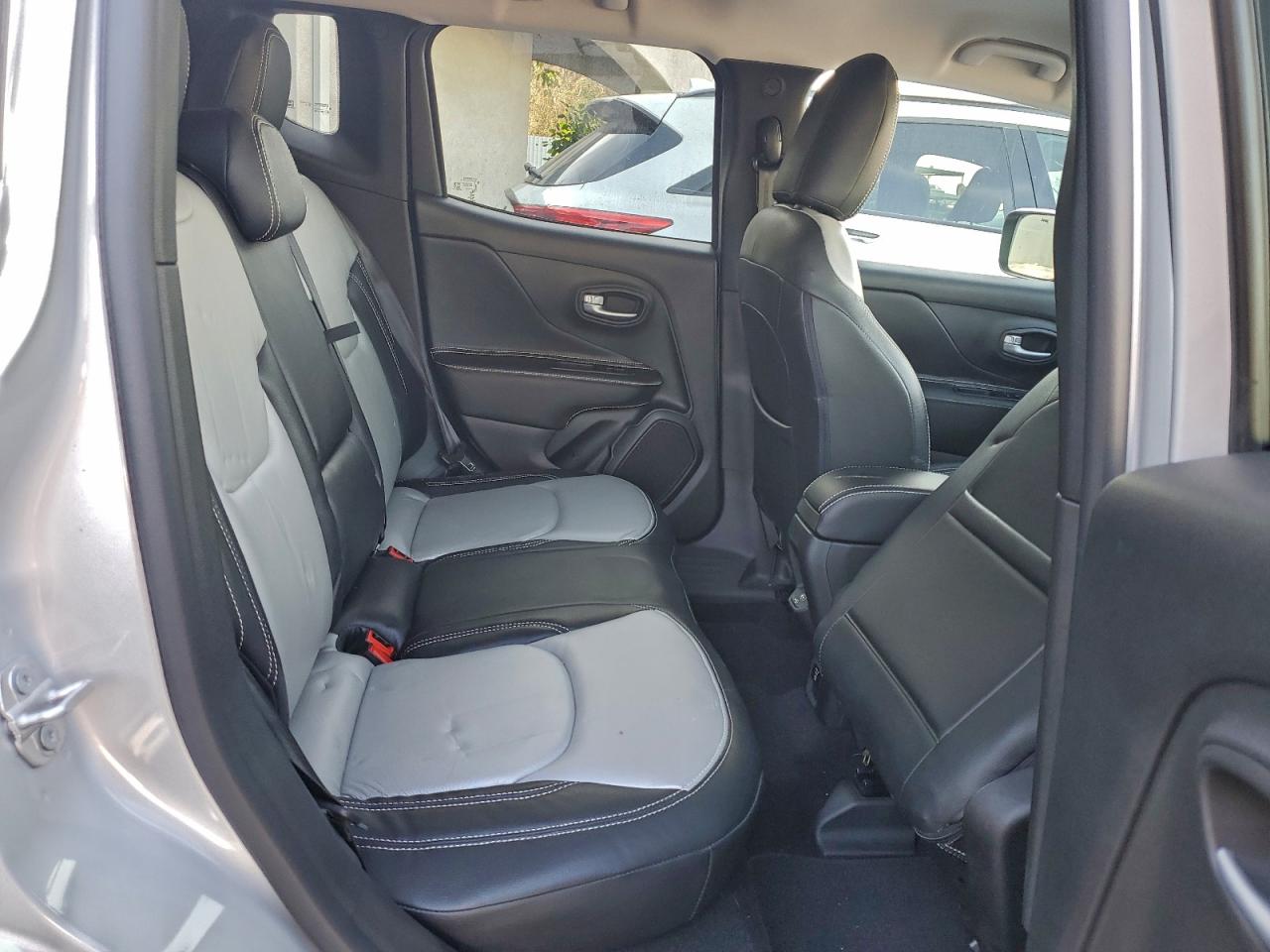 Jeep Renegade Latitude Image 7