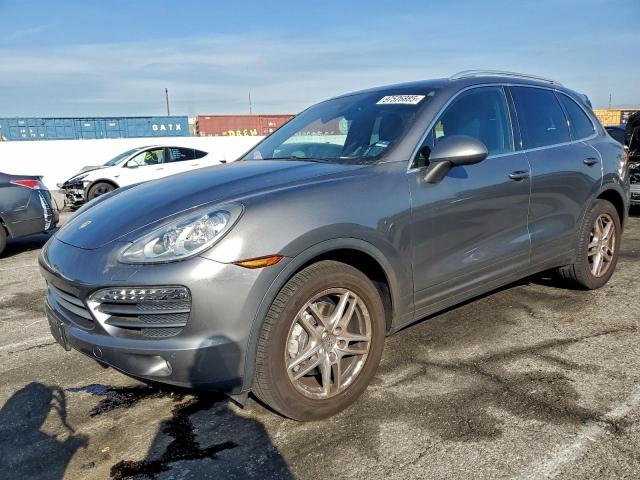  Salvage Porsche Cayenne