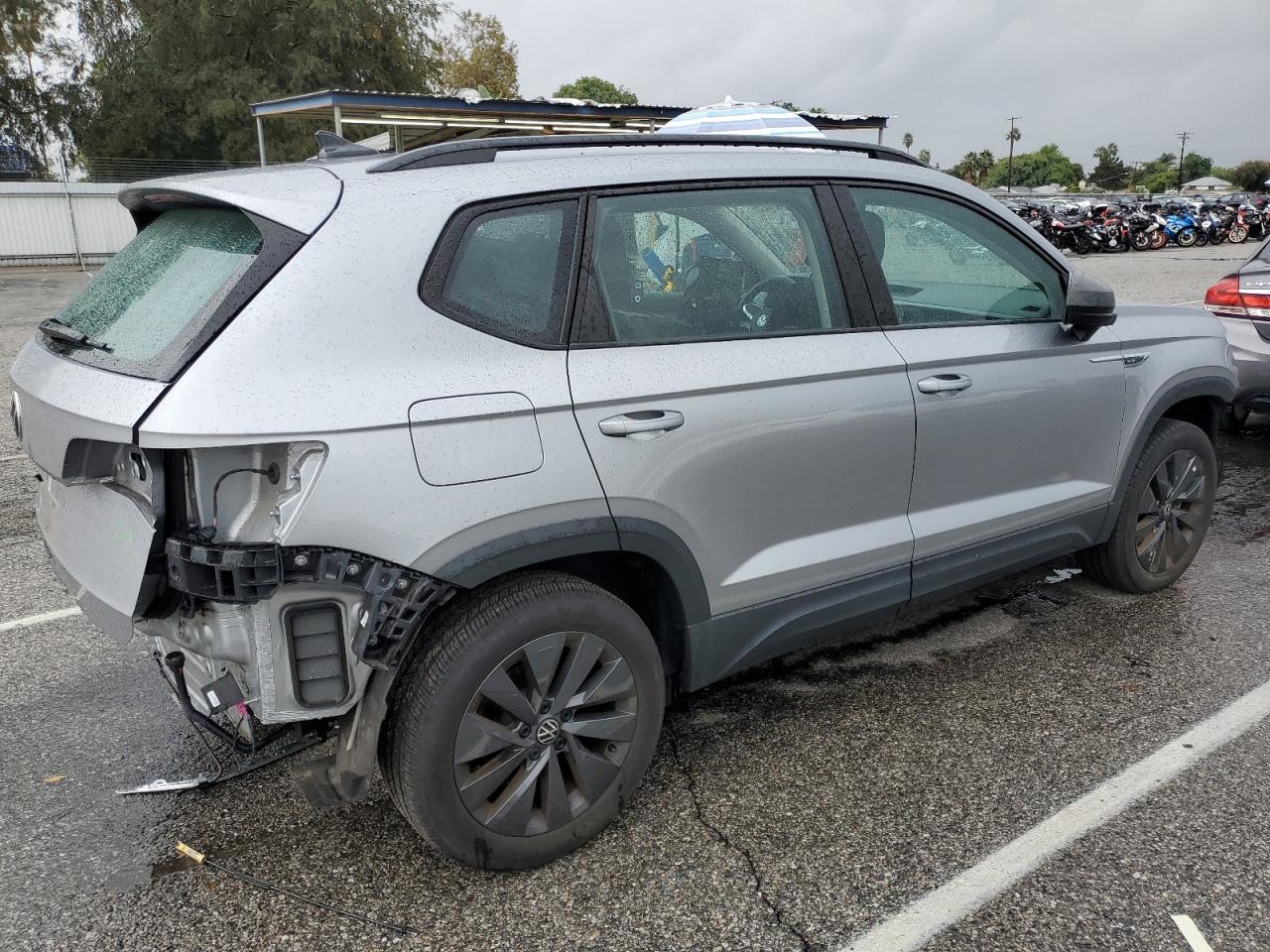 Volkswagen Taos S Image 2