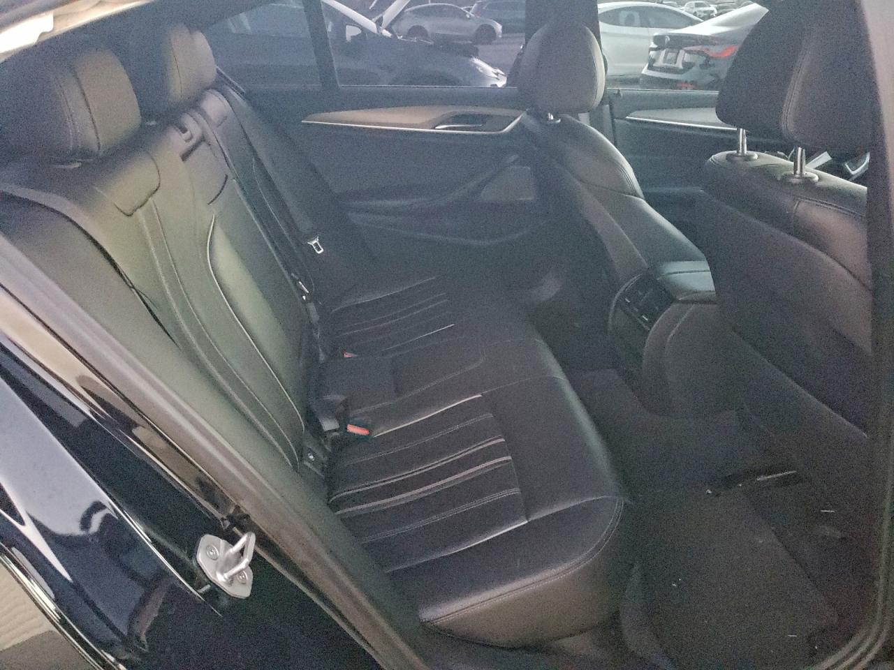 BMW 5 Series I Image 10