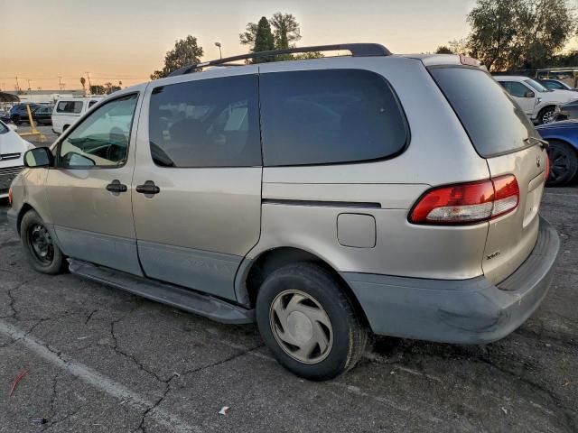 Toyota Sienna Le Image 4