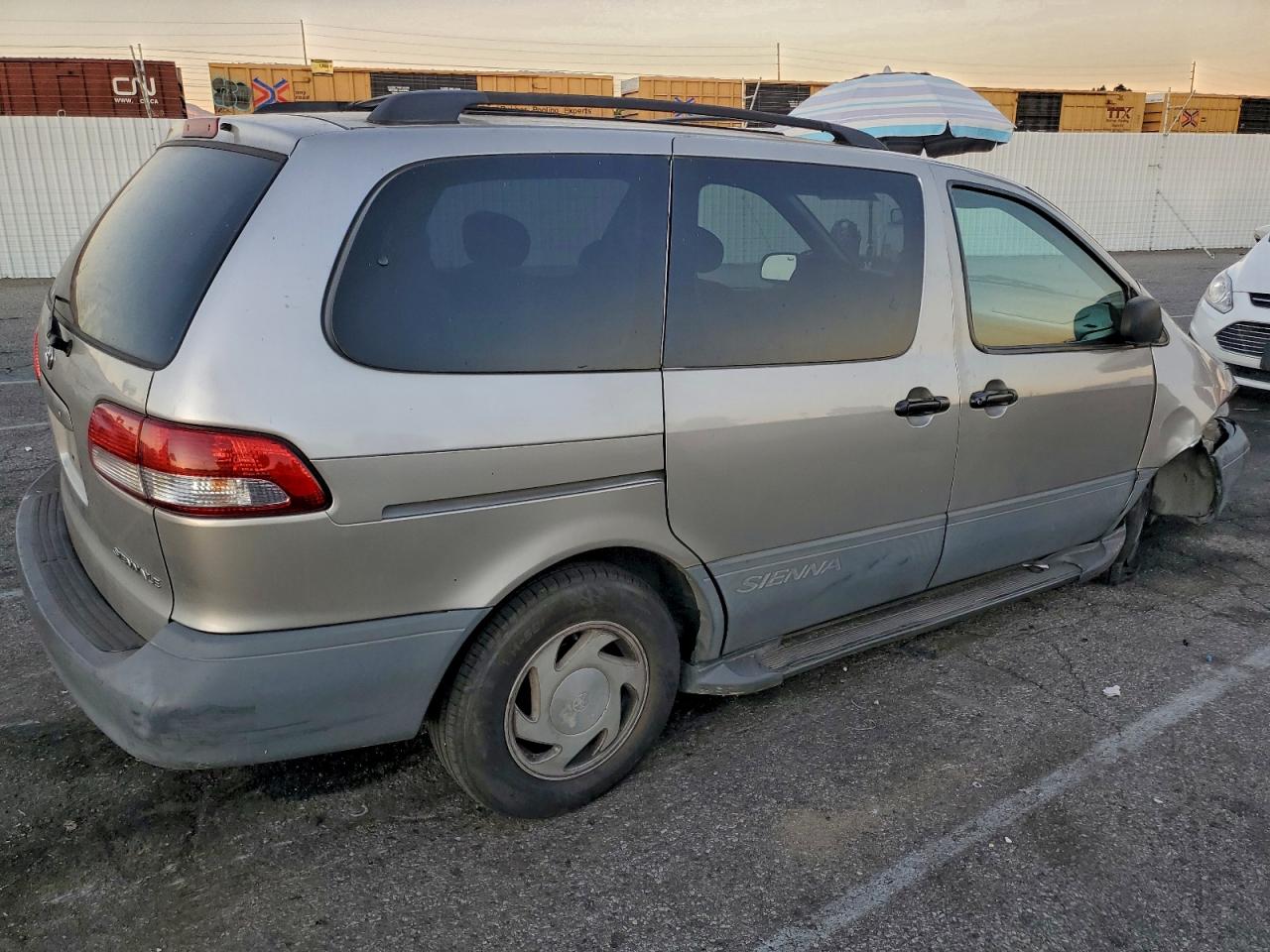 Toyota Sienna Le Image 3